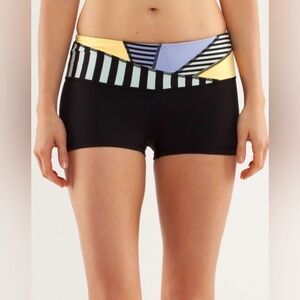 2013 Lululemon Boogie Short Reversible Black Quilting Winter Rare Yoga Size 12